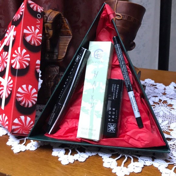 Avon Other - Avon makeup holiday gift set